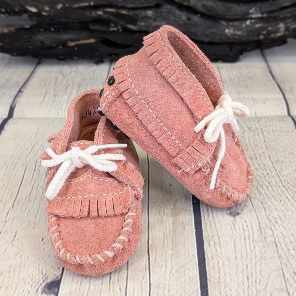 Minnetonka Infant Suede Moccasin Booties with Fringe – Soft Sole, Anti-Slip Grip